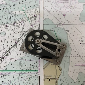 Bloque de mejillas con rodamiento de bolas de base plana Schaefer, diámetro de polea de 2" - Imagen 1 de 4