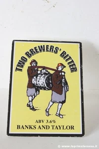 TWO BREWERS BITTER BANKS & TAILOR STEMMA POMPA X  BIRRA VINTAGE BEER  PUMP CLIP - Foto 1 di 1