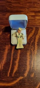 Vintage Zelluloid Matrose Figur Anstecknadel Brosche WWII Gelenkglieder Schatz PC - Bild 1 von 15