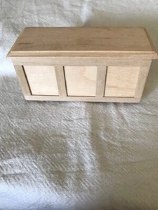 Dolls House Wooden Trunk Panels to Front - Suit Painting / Varnishing - Picture 1 of 4