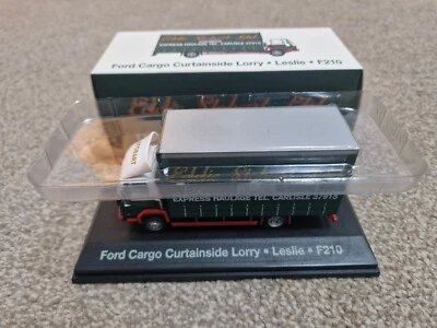 Atlas Edizioni 1/76 Eddie Stobart Ford Cargo Curtainside Camion Leslie F210 - Immagine 1 di 2