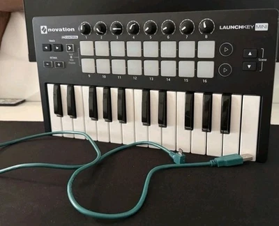 Ableton Controller Novation Launchkey 25 Mini MK2 Midi Keyboard - Launchpad Top! - Bild 1 von 3