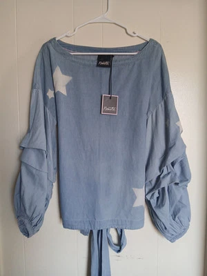 全新! NANETTE LEPORE Chambray 星形衬衫腰领带气球袖 M 码棉  — 第 1/4 张图片