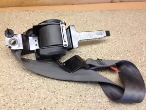 MITSUBISHI PAJERO AND SHOGUN 1999 N/S/F SEATBELT - Picture 1 of 4