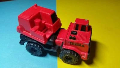 CONSTRUCTION EQUIPMENT - RED - 3 1/4" TOY - 2003 HASBRO INC - Image 1 of 2