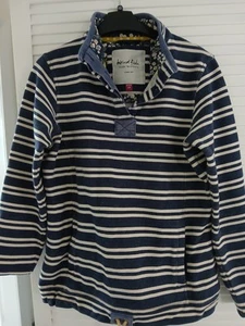 Ladies Weird Fish Sweatshirt Size 10 - Picture 1 of 2