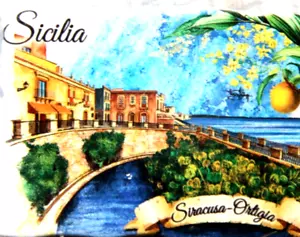 MAGNETE RETTANGOLARE MATTONCINO CALAMITA FRIGO SIRACUSA ORTIGIA FONTE ARETUSA - Foto 1 di 1