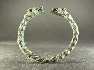 ANCIENT VIKING BRONZE WARRIORS ARM BAND WITH DRAGON HEAD TERMINALS CA 800 AD - Picture 1 of 9