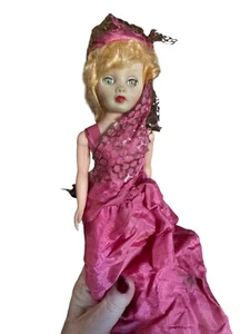 Muñeca de plástico de colección 10,5" ojos dormidos Hong Kong FL 6036 vestido rosa sombrero a juego - Imagen 1 de 15