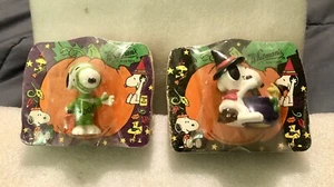 2 cajas de dulces diferentes Halloween Whitman Snoopy momia Snoopy bruja Woodstock PVC - Imagen 1 de 4
