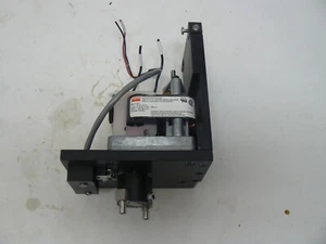 Dayton 52JD91 AC parallel shaft gearmotor 115v 60hz 0.75a 13lb-in/1.47Nm 25rpm - Picture 1 of 4