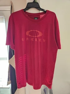 Oakley Shirt Herren XL rot T-Shirt Performance Fit Center Logo - Bild 1 von 3