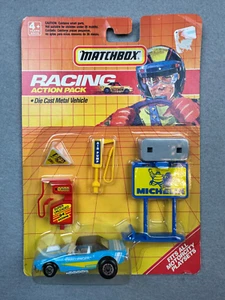 MATCHBOX MOTORCITY RACING PACK C/W DODGE CHALLENGER & ACCESSORIES NEW SEALED NOS - Picture 1 of 2
