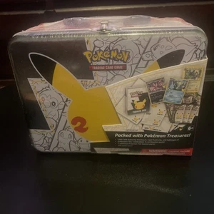 2021 Pokemon 25th Anniversary Celebrations - Schatztruhe Lunchbox Tin SEALED - Bild 1 von 5