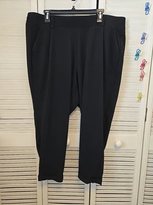 Torrid Studio 2x Black Capris Pull On  Pockets Elastic Stretch Plus Size  EUC - Image 1 of 4