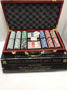 Wooden Laminate Case of 300-Chip Poker Playing Card Game Set NEW - Picture 1 of 7