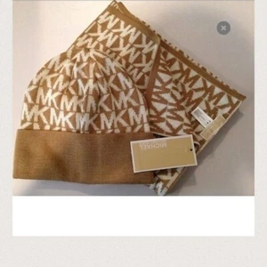 Juego de 2 bufanda y sombrero de punto Michael Kors - logotipo MK - camel (nuevo en caja) - Imagen 1 de 1