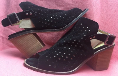 Chinese LaundryLeatherSuedePerforatedBlackBuckledPeepToeSandalsBlockHeelsSZ9.5US - Image 1 of 4