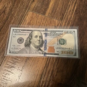 Serie 2009 A $100 Star Note And Fancy Serial Number LB 22999449 * Collectible - Picture 1 of 10