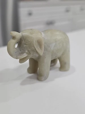 Antigua estatuilla china de estatua de elefante tallada en piedra de jabón. 2"  Foto 1 de 4