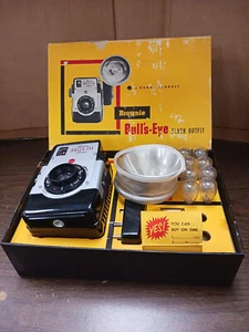 Kodak Brownie Bulls Eye Camera Kit with Flash Outfit - Bulbs - Original Box - Picture 1 of 6