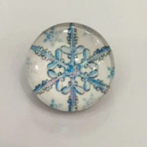 18mm Snap Bead - Blue Snowflake on White Background - Christmas - Picture 1 of 1
