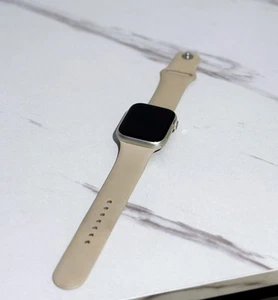 Apple Watch Series 9 45mm Aluminum with Sport Band - Starlight, M/L (GPS +Cell) - Zdjęcie 1 z 8