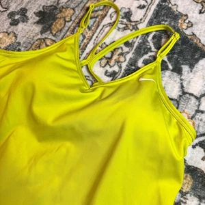 Nike Dri-FIT Strappy Built-In Bra Tank Top Chartreuse Women's Medium - Picture 1 of 9