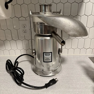 Waring Commercial 31JE54 Heavy-Duty Pulp-Eject Juice Extractor 15600 RPM As-Is - Image 1 of 4