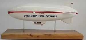 Airship Industries Skyship-500 dirigible escritorio madera modelo pequeño nuevo - Imagen 1 de 1