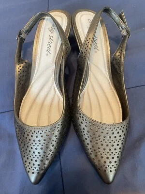 Easy Street Kitten Heels Pre-owned Enchant Beige Women’s Shoes Size 7W EUC - Imagem 1 de 2