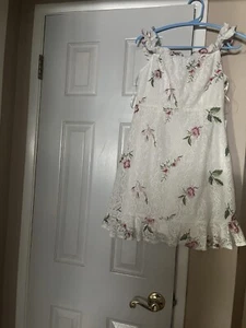 ASTR the Label Women's Off the Shoulder Short Lace Dress S White/Pink NWT - Picture 1 of 3