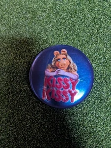 MISS PIGGY KISSY KISSY large 3.5" pinback button - Picture 1 of 2