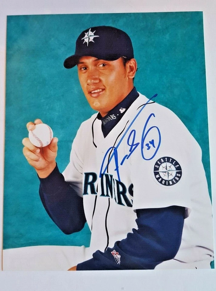 FREDDY GARCIA  AUTOGRAPH PHOTO 8X10 SEATTLE MARINERS PITCHER - Image 1 of 1