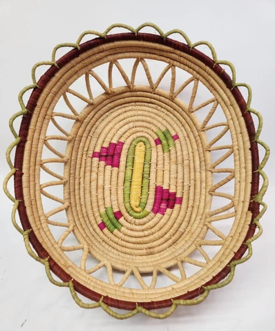 VTG OVAL HANDWOVEN WRAPPED RAFFIA STRAW BASKET SCALLOPED COLORFUL BOHO 12X4X10 Cover