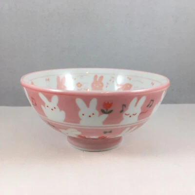Японская детская рисовая чаша 4,25 дюйма D фарфоровый цветок кролики розовый сделано в Японии - Изображение 1 из 4