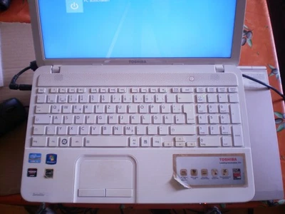 Toshiba Satellite C855-1 Intel 2.1GHEFz /  HDD / 4GB Ram CoreI3 Win7  Ersatzteil - Bild 1 von 4