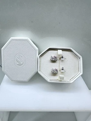 Brincos SWAROVSKI Hello Kitty originais tachas arco (usado) - Imagem 1 de 4