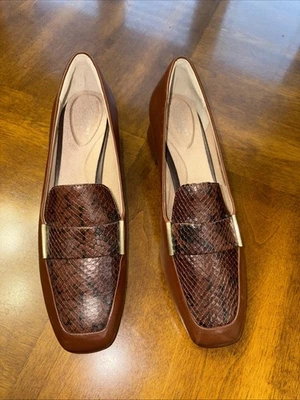 Zapatos de salón Rockport Total Motion Esma marrón para mujer talla 8 medianos Foto 1 de 4