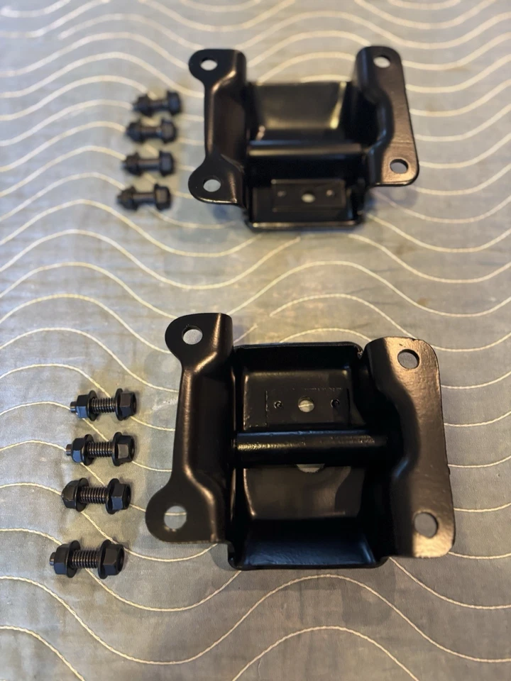 Ford Mustang Cougar 351C 1973 soportes de marco de montaje de motor con accesorios Ford OEM Foto 1 de 4