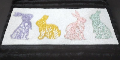 粉彩手工串珠花卉复活节兔子桌跑者 13x36 兔子珍珠银色 — 第 1/4 张图片