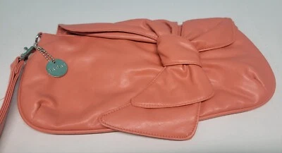 Bolso sin asas LuLu naranja suave melocotón con arco cierre magnético Foto 1 de 4