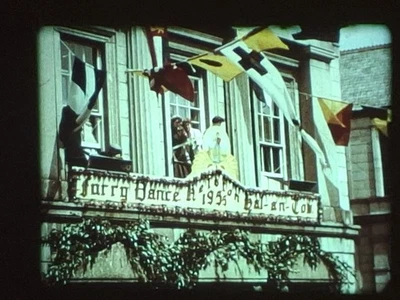 PATHE PICTORIAL 1955 16MM COLOUR SOUND 300FT CINE FILM HELSTON FURRY DANCE ETC - Image 1 of 4