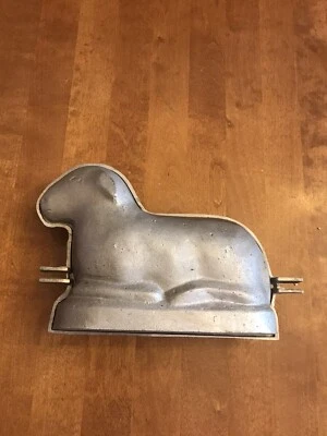 Schöne alte Backform Osterlamm Lamm aus  Alu Guss 2 teilig Lamm Ostern Bäcker - Bild 1 von 4