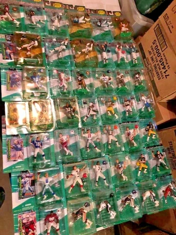 SOUGHT AFTER 1999 NFL Football Break Bulk Auctions Starting Lineup NEW DAWSON Cover