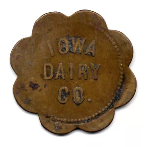 IOWA DAIRY CO. • ½pt • DUBUQUE, IOWA, IA. • TC-105040 - Picture 1 of 2
