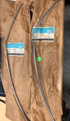 Nuevo de Lote Antiguo 1977 1978 Oldsmobile Buick 2 puertas protectores de borde de puerta originales GM Delta 88 98 LeSabre Foto 1 de 4