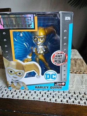 Figura Coleccionable Harley Quinn Metals Die-Cast M398 DC Gold - Nueva en Caja Foto 1 de 3