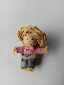Spilla Spaventapasseri Bambina? Cappello di Paglia Corvo Spilla Autunno Fattoria Fieno Gioielli Patch - Foto 1 di 4