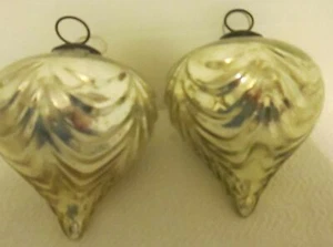 Vintage Konvolut 2 Silber überbackene Kugel Träne Tropfen Glas Ornamente - Bild 1 von 4